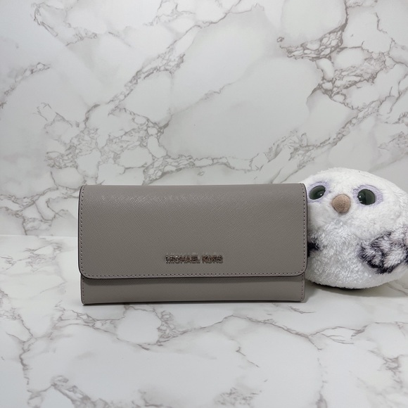 Michael Kors Charlotte Large Top Zip Tote Set - Picture 9 of 15